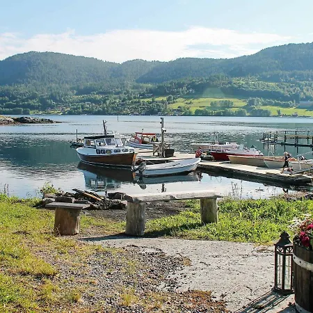 Two-bedroom In 6 Holiday home